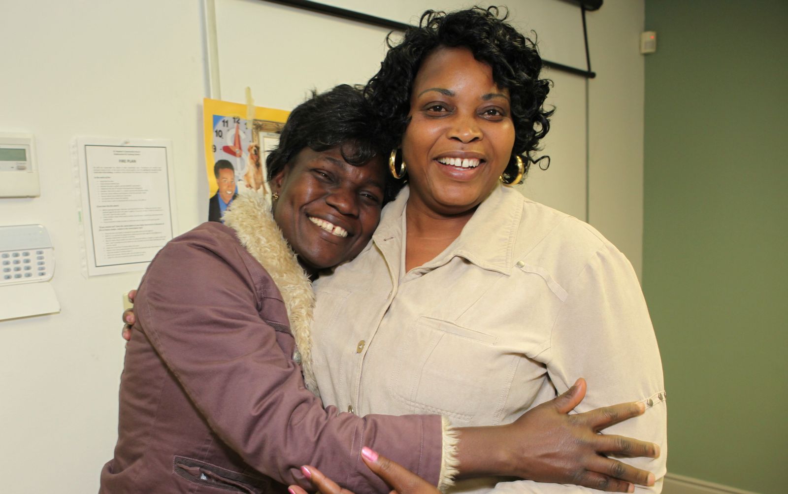 2 woman hapilly hugging